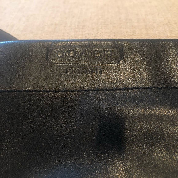 Vintage Coach Refurbished Leather Shoulder Bag - Picture 4 of 7